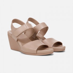 Naturalizer Women's Imani Wedge Sandals Brown LH59-5419P3