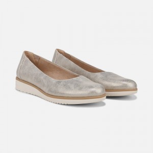 Naturalizer Women's SOUL Idea Ballet Flats Light Gold EA04-9324A0